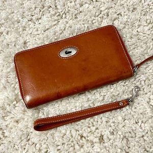 Dooney & Bourke, Florentine, Large Zip Around Wristlet Wallet. Brown Leather.